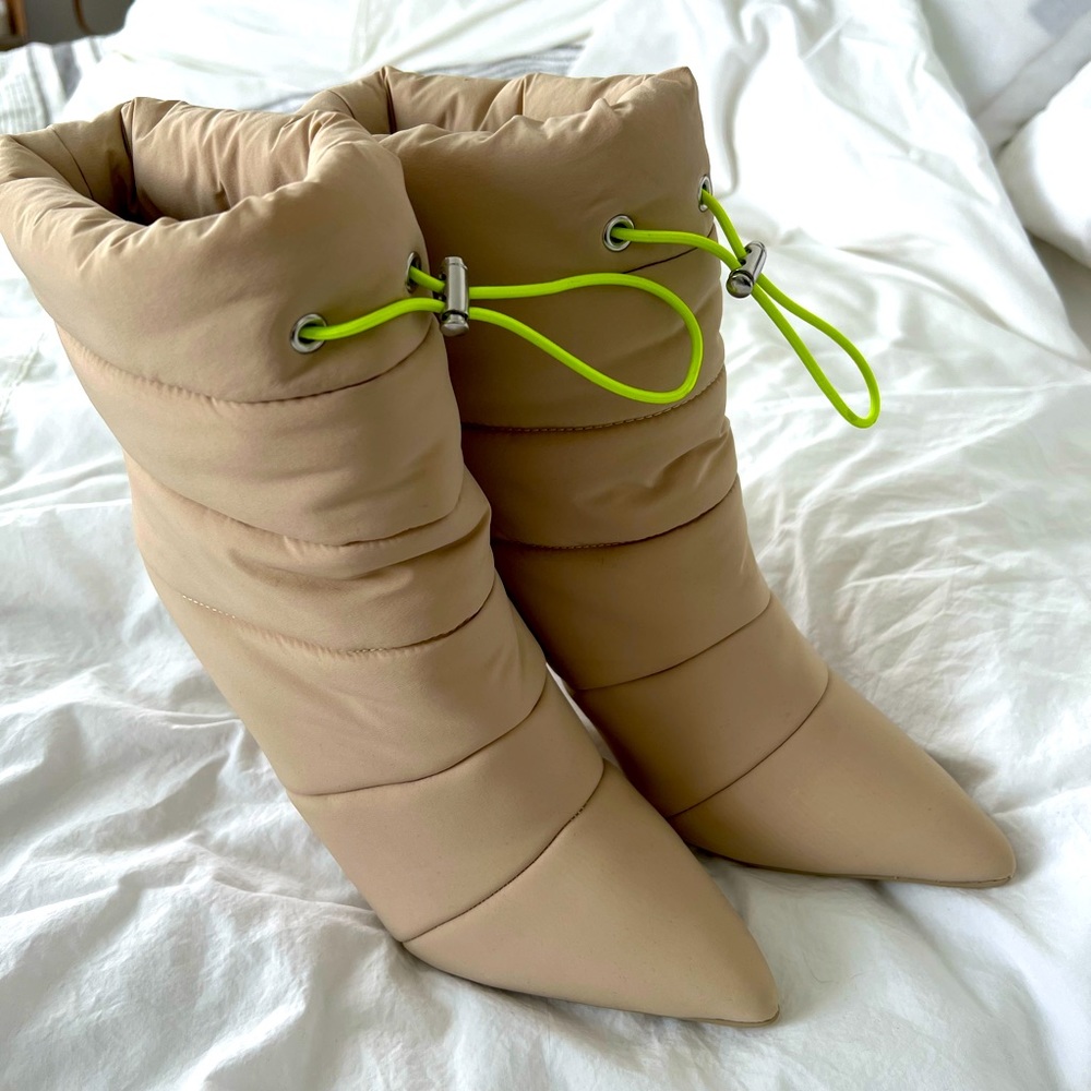 NWOT Steve Madden Cloak Tan Puffer Booties sz 10